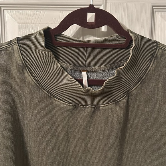 Olive green oversizeded sweater Free People size large - Picture 7 of 11